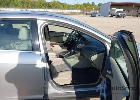 2012 Ford Focus z USA, uszkodzony, nr VIN 1FAHT3M28CL367166